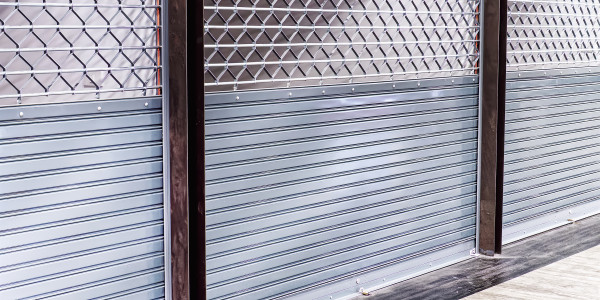 Reformas Integrales de Tiendas y Locales  Comerciales El Genovés · Instalación de  Ventanas y Persianas Comerciales